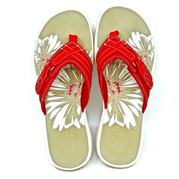 clarks red flip flops
